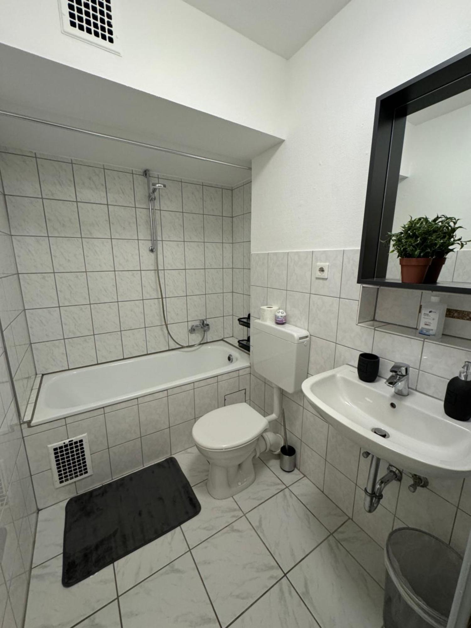 ドゥイスブルグHaus Am Bahnhofアパートメント エクステリア 写真